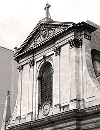 The fronton, with Corinthian capitals on the pilasters