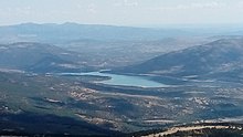 Embalse del visto desde el pico La Flecha que separa Trescasas (Segovia) de Rascafría (Madrid)