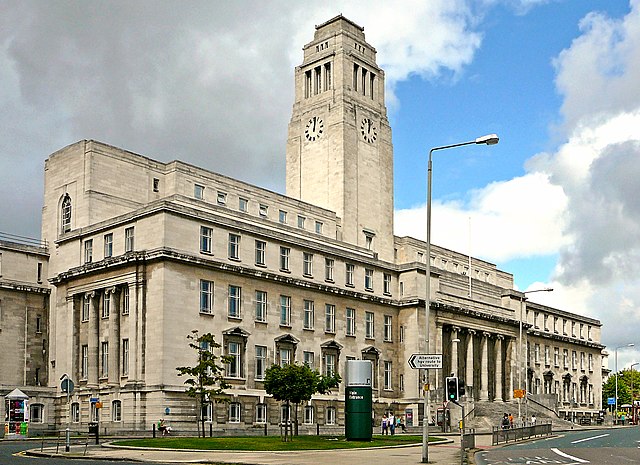 640px-Parkinson_Building,_Leeds_University,_England-12Sept2010.jpg (640×465)