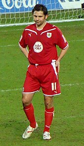 Hartley playing for Bristol City in 2010 Paul Hartley (2010).jpg