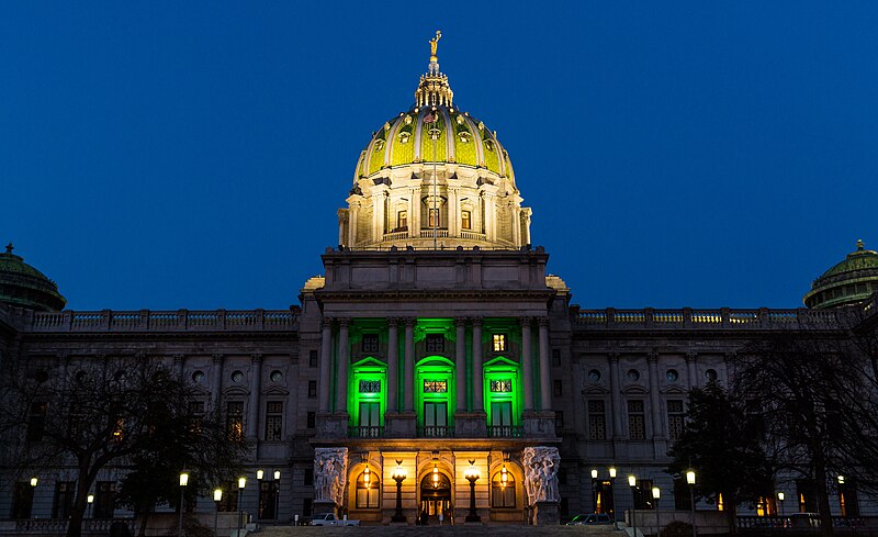 File:Pennsylvania State Capitol Lit to Celebrate Passing of Medical Marijuana Legislation in the House (25763192891).jpg