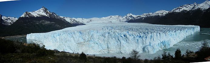 Perito moreno glacier panoramic.JPG