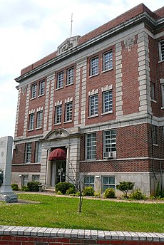 Perry County Tennessee Courthouse.JPG