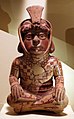 Perù, moche, contenitore in ceramica a forma di sacerdote tatuato, 100-800 ca., dalla regione di ancash.jpg