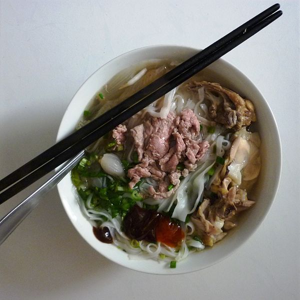 File:Phở bò tái.JPG