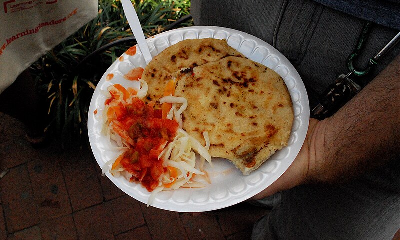 File:Plato de pupusa.jpg