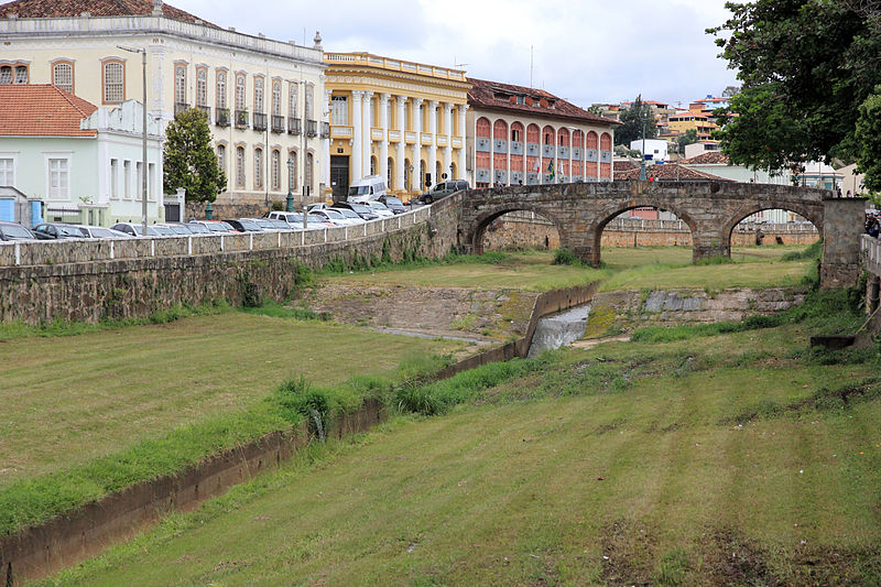 File:Ponte da Cadeia em São João del-Rei.jpg
