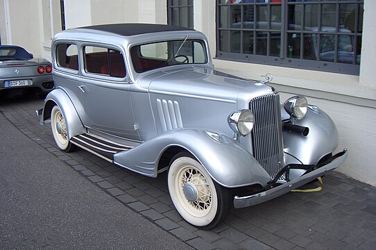 A 1933 Pontiac Economy Eight Series 601 2-door sedan (2012)