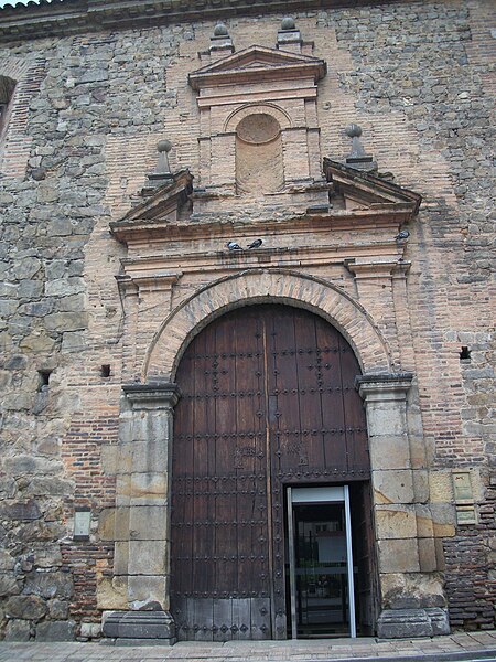 File:Portal principal iglesia de Santa Clara.jpg