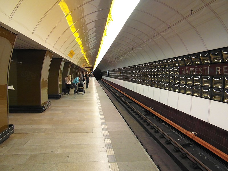 File:Praha - Metro - Náměstí Republiky (7503674052).jpg