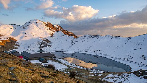 Prashar lake in winter