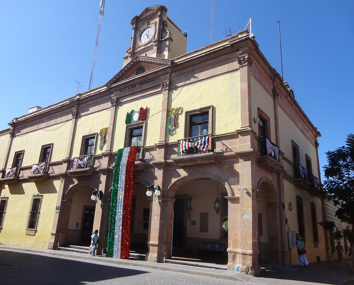 File:Presidencia Municipal de San Luis de la Paz, Guanajuato - Frente   - Wikimedia Commons