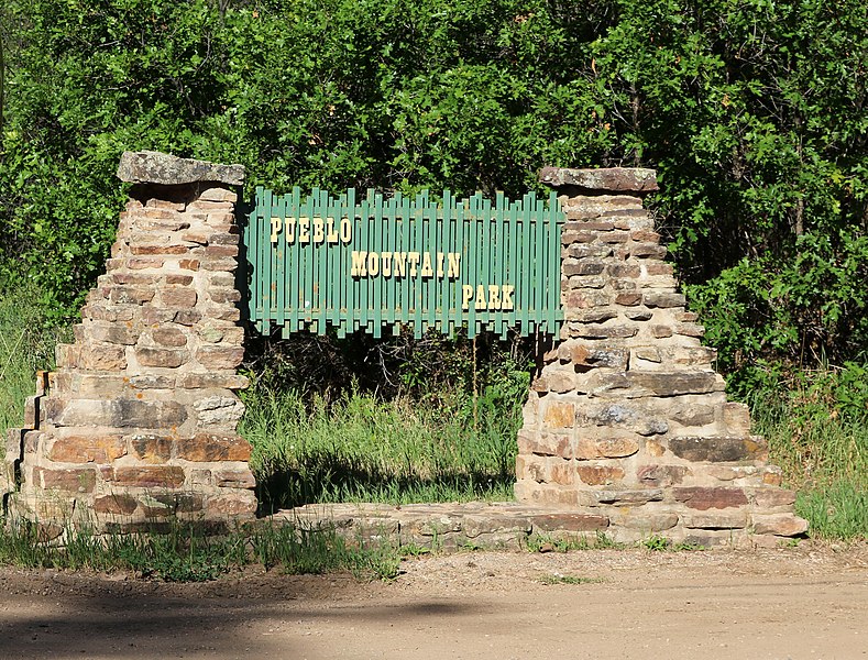 File:Pueblo Mountain Park sign.JPG