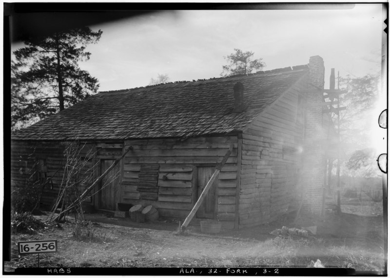 File:REAR AND SIDE VIEW S.E. - Methodist Parsonage, County Road 4, Forkland, Greene County, AL HABS ALA,32-FORK,3-2.tif