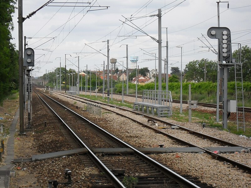 File:RER D - Gare Goussainville 19.jpg