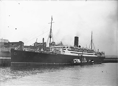 RMS FRANCONIA at West Circular Quay in Sydney (8266248782) (cropped).jpg