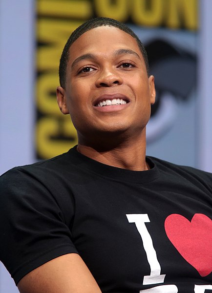 File:Ray Fisher by Gage Skidmore 2.jpg