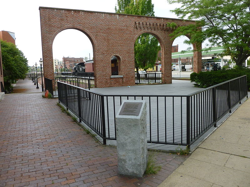 File:Replica of Merrimack Street depot front arches; Lowell, MA; 2011-09-03.JPG