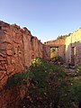 Resti delle casematte dei soldati sulla collina di Capo Bellavista.