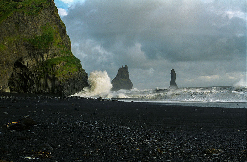 File:Reynisfjara04js).jpg