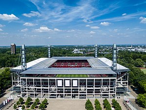 Le RheinEnergieStadion, d'une capacité de 50 000 places.