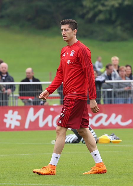 Tập tin:Robert Lewandowski Training FC Bayern München-2.jpg