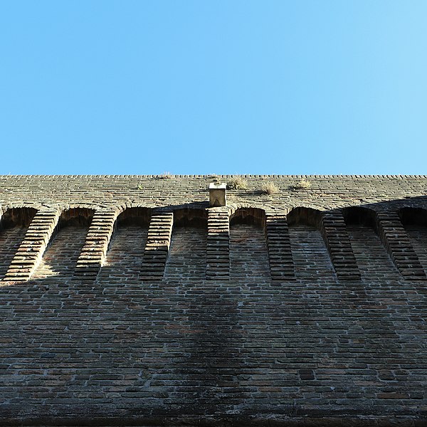 File:Rocca Malatestiana (Cesena) external defensive wall.jpg