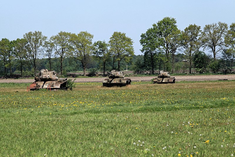 File:Sögel - Panzerfriedhof - M47 24 ies.jpg