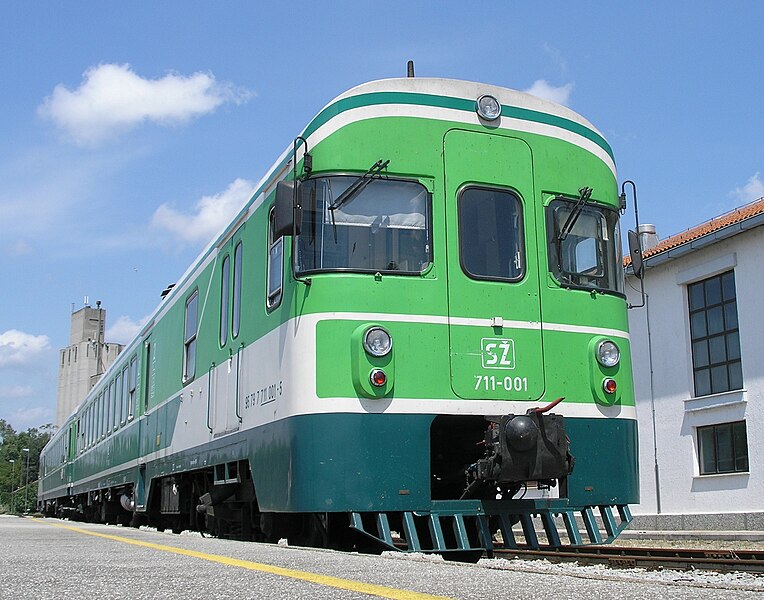 File:Sž series 711 train (green 08).JPG