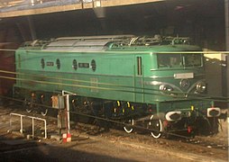 Die 2D2 9135 während der Aufarbeitung im Jahre 2005 beim Bahnhof Paris-Gare-de-Lyon