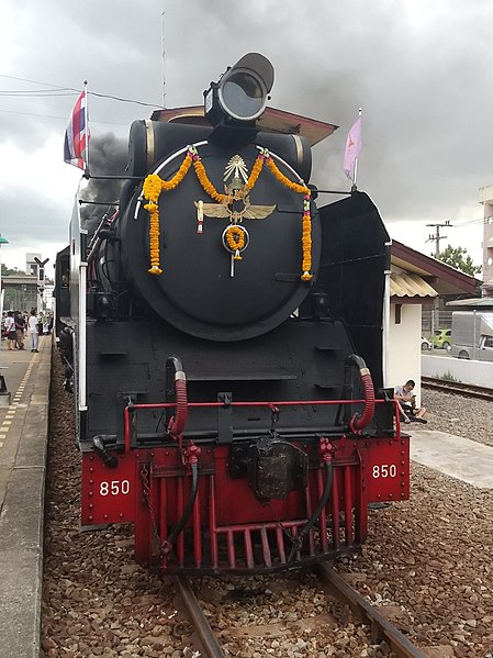 File:SRT Class CX50 850 at Nakhon Pathom Railway Station.jpg