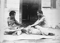 Samoanské tradiční tetování tattooist (tufuga ta tatau), asi 1895