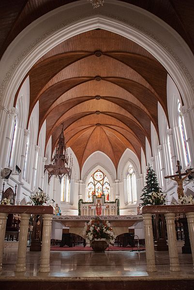 File:San Thome Basilica - Chennai.jpg