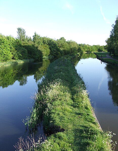 File:Sankey Canal and Sankey Brook May 2007.jpg