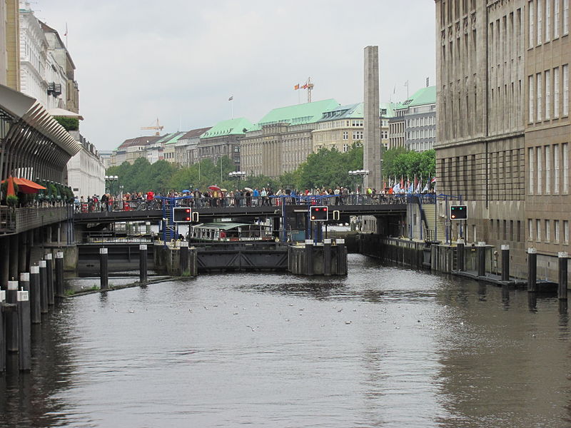 File:Schleusenbrücke 3.jpg