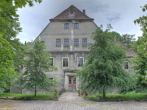 Schloss Falkenhain HDR tone mapping