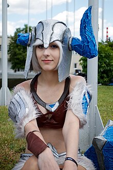 Cosplayer di Sejuani.