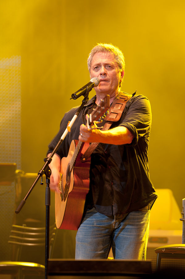 Shlomo Artzi in concert in Caesarea, 2010