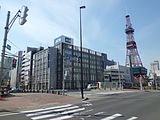創成橋、JCB札幌東ビル、さっぽろテレビ塔（2015年4月）