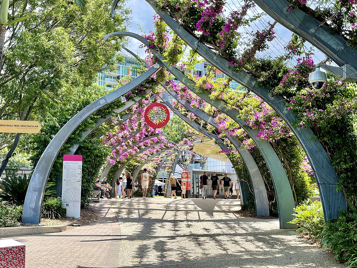 File:The Brisbane sign in South Bank Parklands pano.jpg - Wikimedia Commons