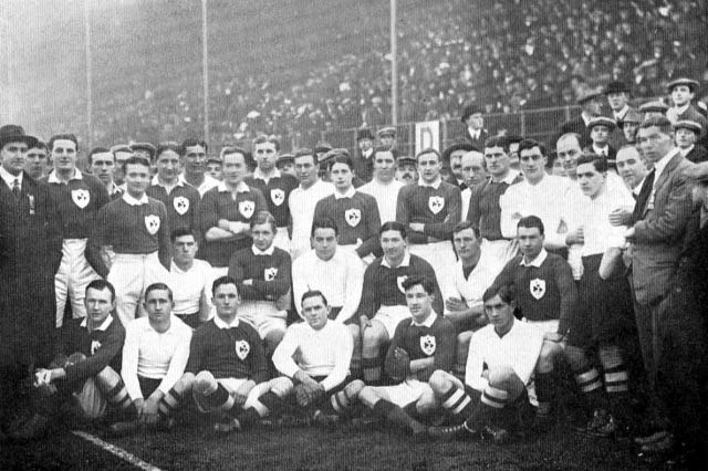 South Africa and Ireland teams posing together at their 1912 test at Lansdowne Road.