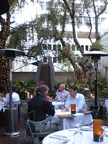 Spago Beverly Hills Courtyard 2007.jpg 