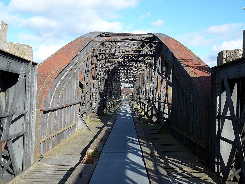 File:Spey railway viaduct - the main span.JPG