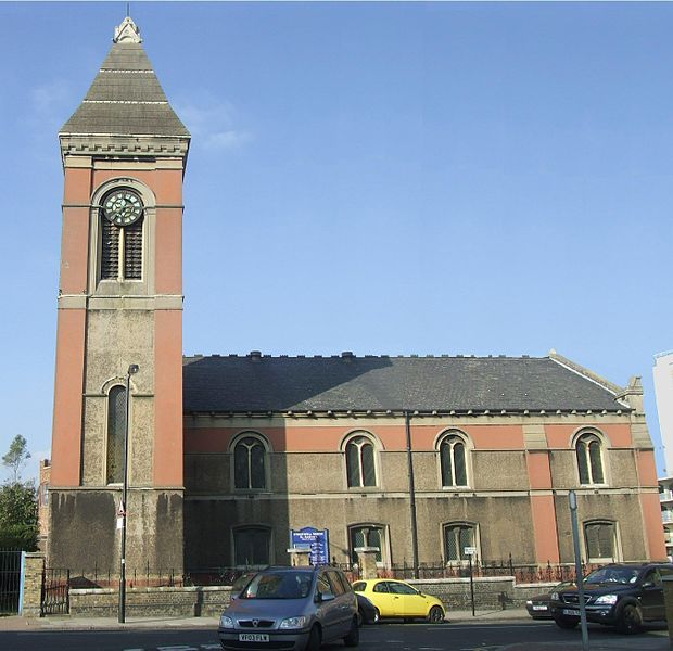 File:St Andrew's Church, Stockwell (2100312175).jpg