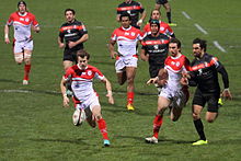 Vue de joueurs de rugby en cours de match.