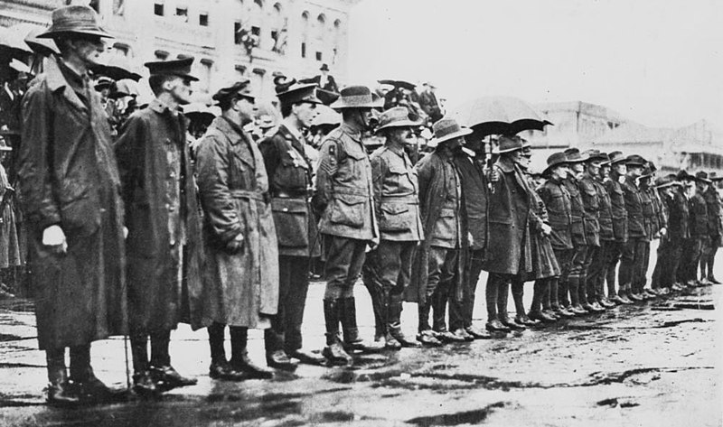 File:StateLibQld 1 112148 Servicemen line up during an Anzac Day procession in Brisbane, 1919.jpg