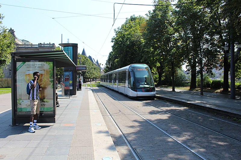 File:Station Tramway République Strasbourg 1.jpg