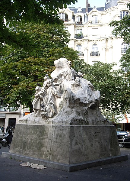 File:Statue Léon Serpollet, Place Saint-Ferdinand, Paris 17.jpg