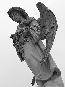 Angel statue at Metairie Cemetery Statue at Metairie Cemetery.jpg
