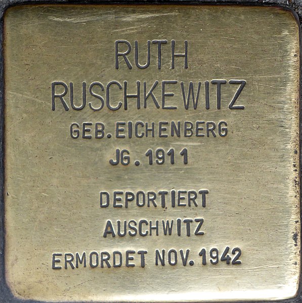 File:Stolpersteine Würzburg, Ruth Ruschkewitz (Schönbornstraße 3).jpg